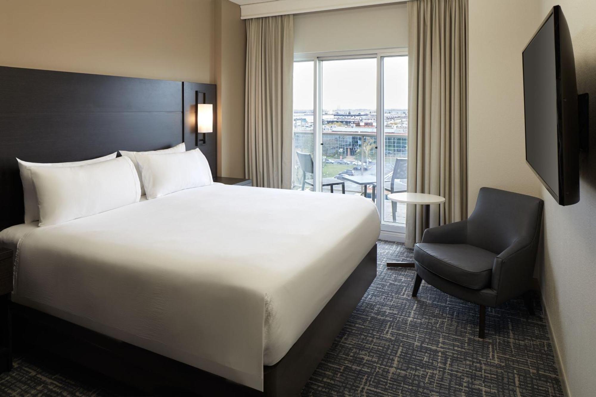 Residence Inn By Marriott Montreal Airport Dorval Bagian luar foto