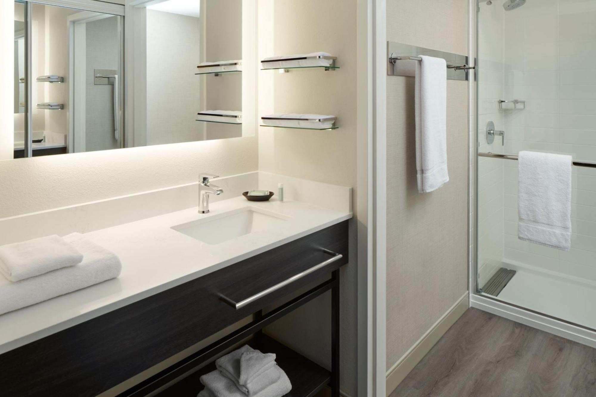 Residence Inn By Marriott Montreal Airport Dorval Bagian luar foto