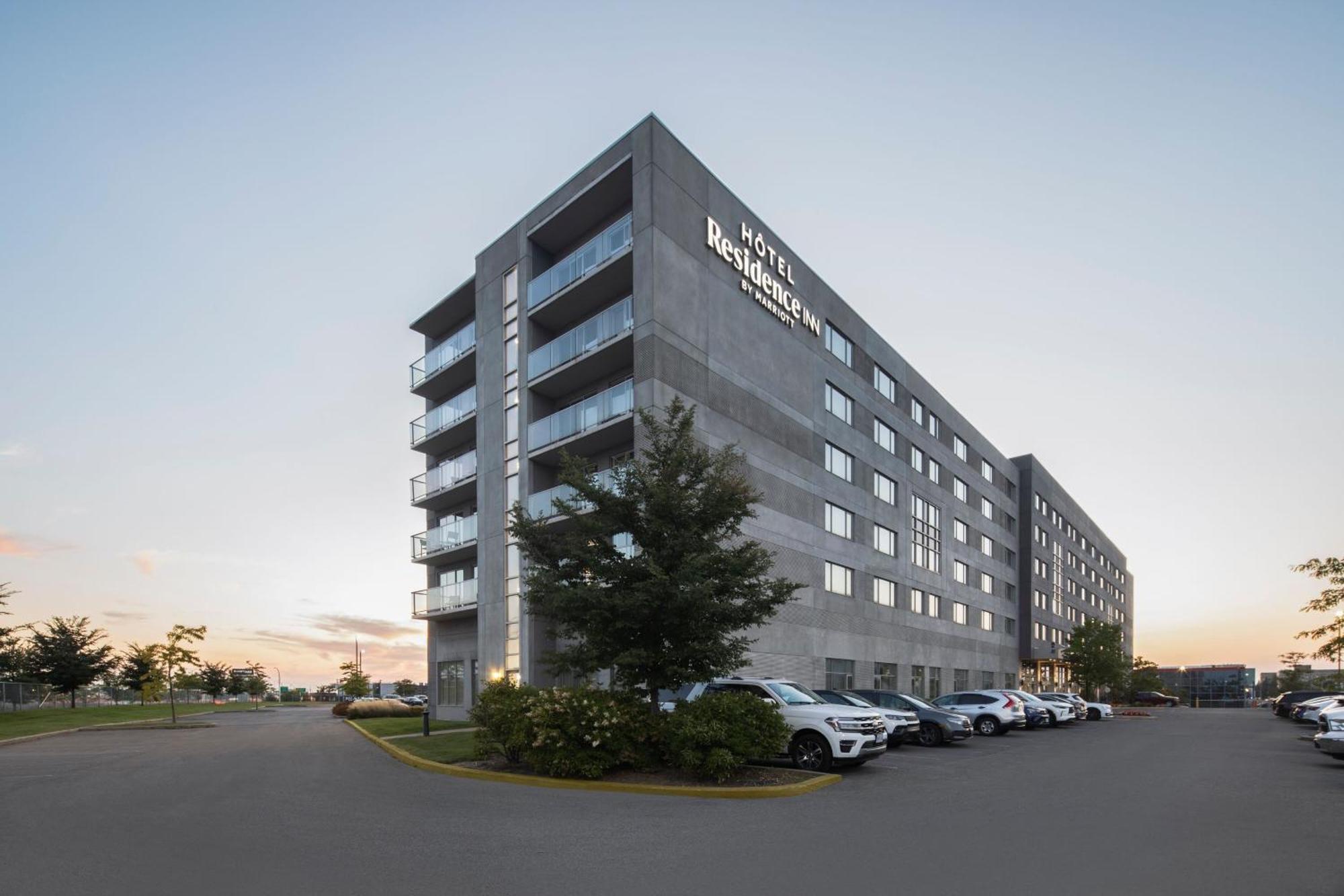 Residence Inn By Marriott Montreal Airport Dorval Bagian luar foto