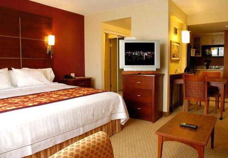 Residence Inn By Marriott Montreal Airport Dorval Bagian luar foto