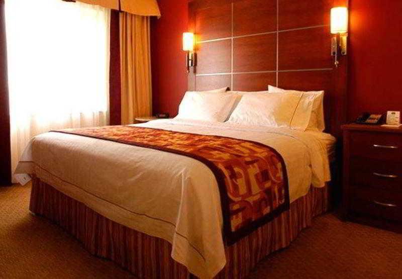 Residence Inn By Marriott Montreal Airport Dorval Bagian luar foto
