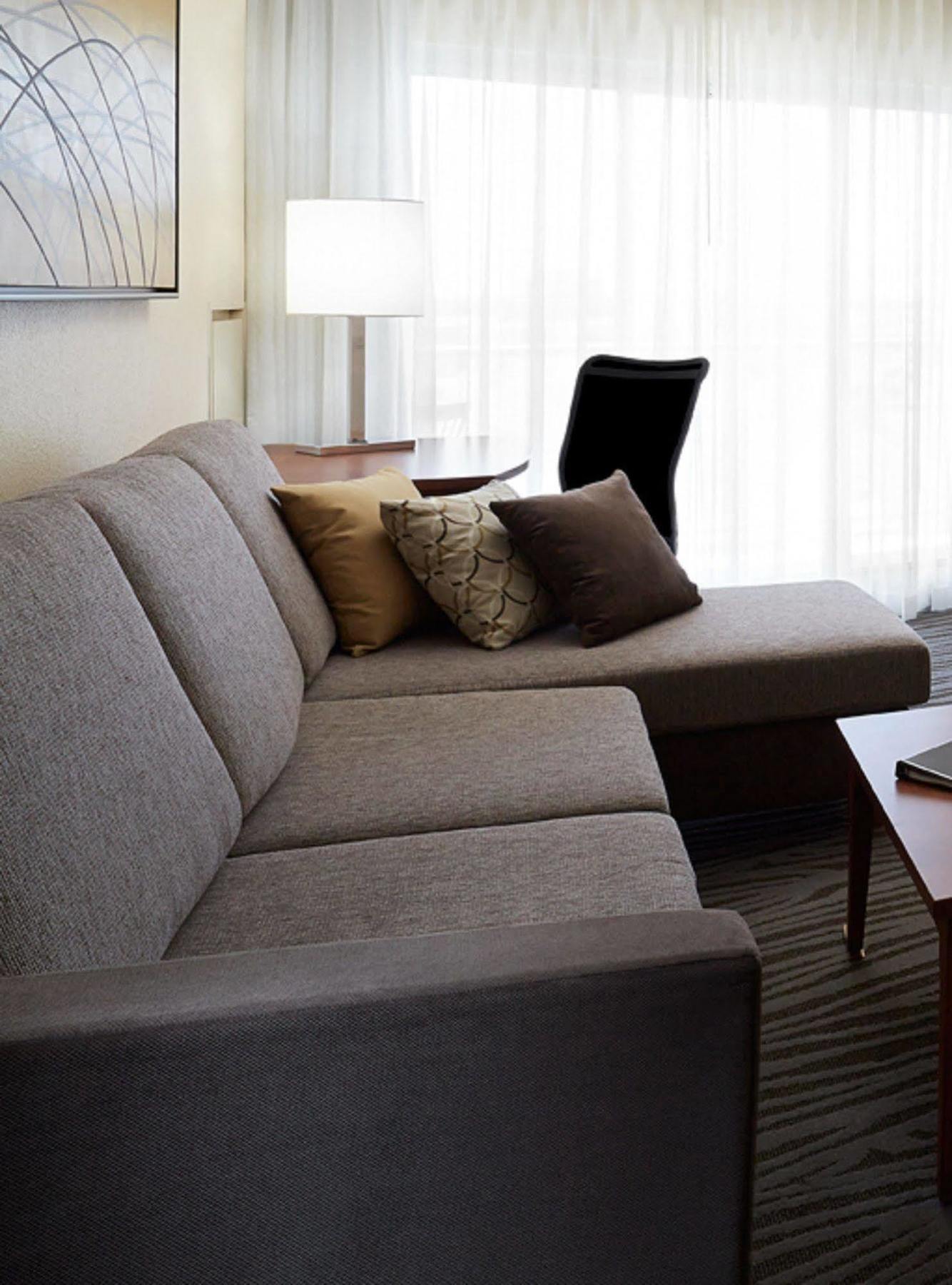 Residence Inn By Marriott Montreal Airport Dorval Bagian luar foto
